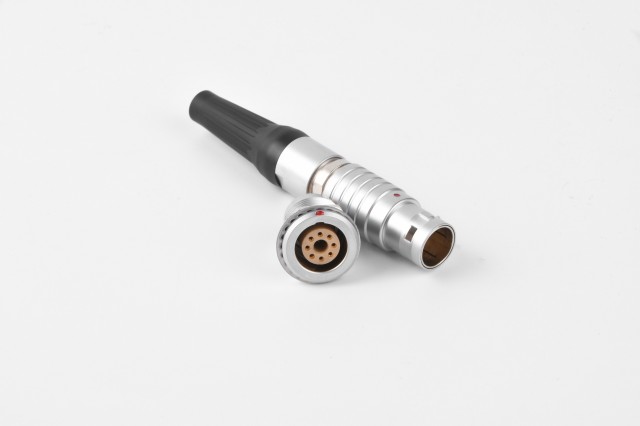 氣電航空連接器設(shè)計(jì)結(jié)構(gòu)及用途