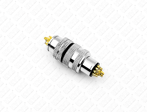 在設計定制航空連接器時，如何考慮重量因素？